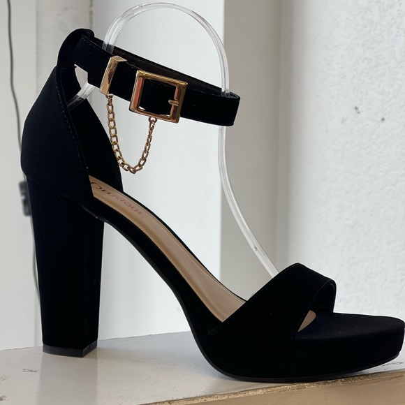 Shoe Lot 10 pairs of shoes. Size 10 - Picture 6 of 11